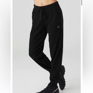 Alo sweatpants size small (4-6)